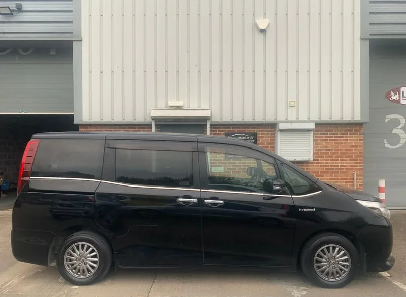 2015 Toyota Esquire – photo 6
