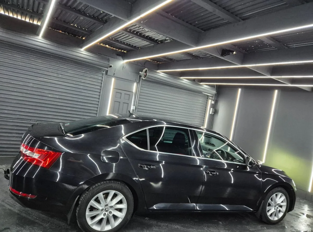 2020 Skoda Superb – photo 2