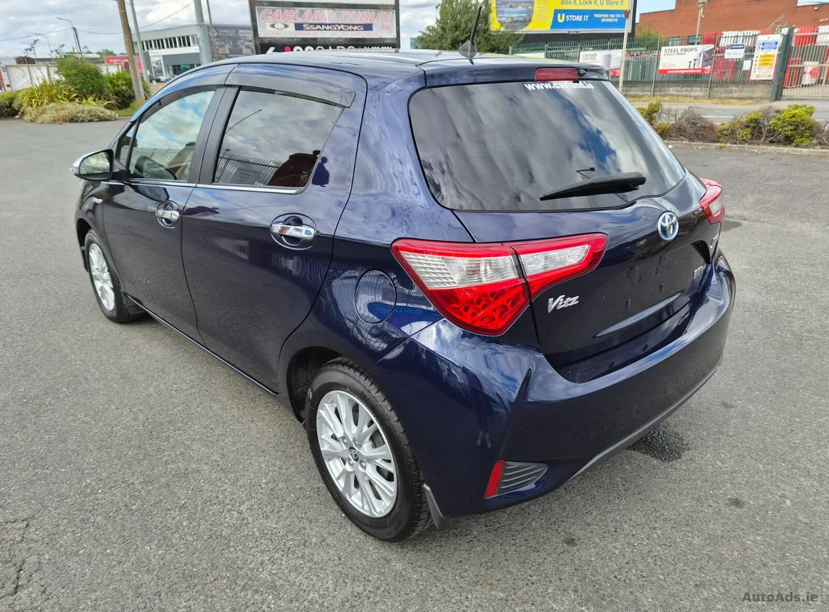 2017 Toyota Vitz – photo 5