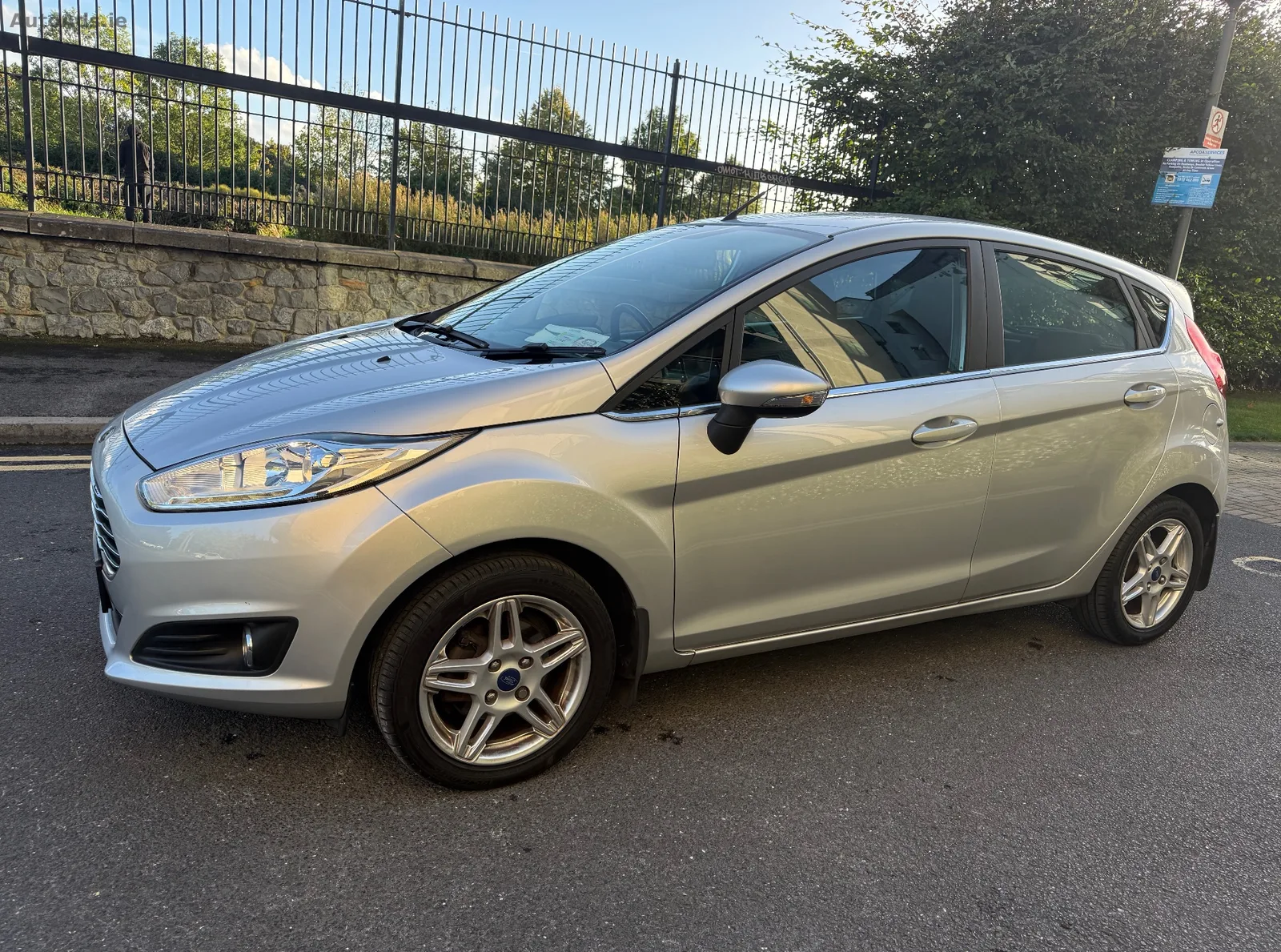 2015 Ford Fiesta – photo 2