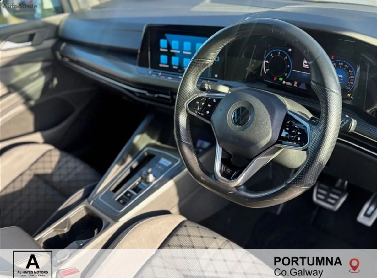 2023 Volkswagen Golf – photo 2