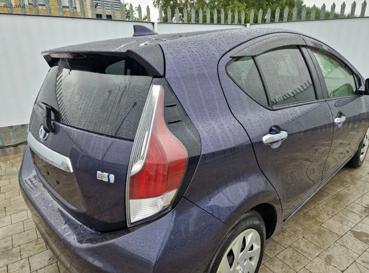 2015 Toyota Aqua – photo 12