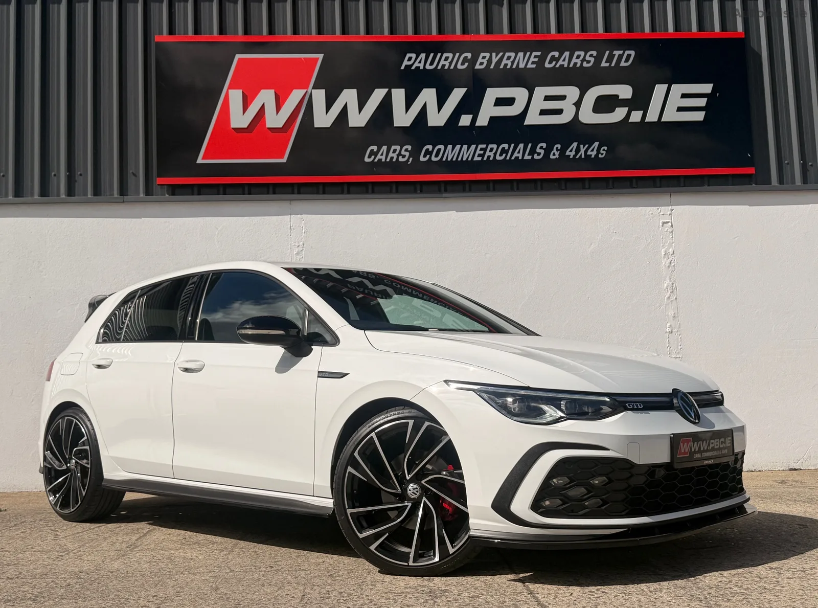 2022 Volkswagen Golf – photo 2