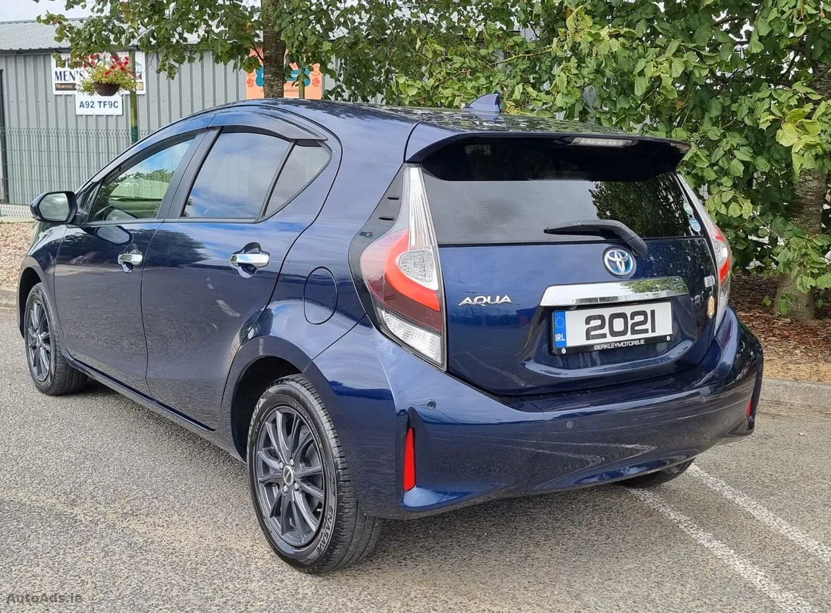 2021 Toyota Aqua – photo 2