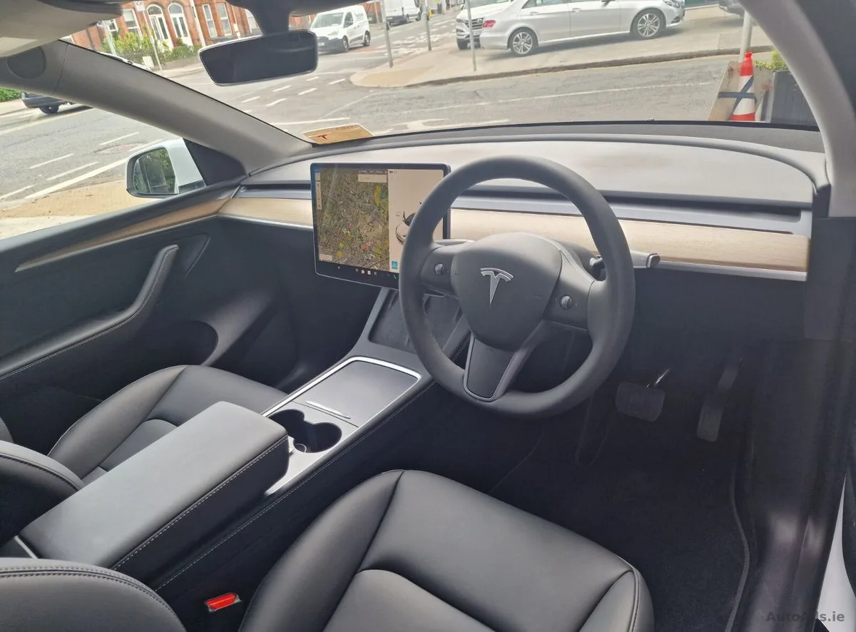 2024 Tesla Model Y – photo 5