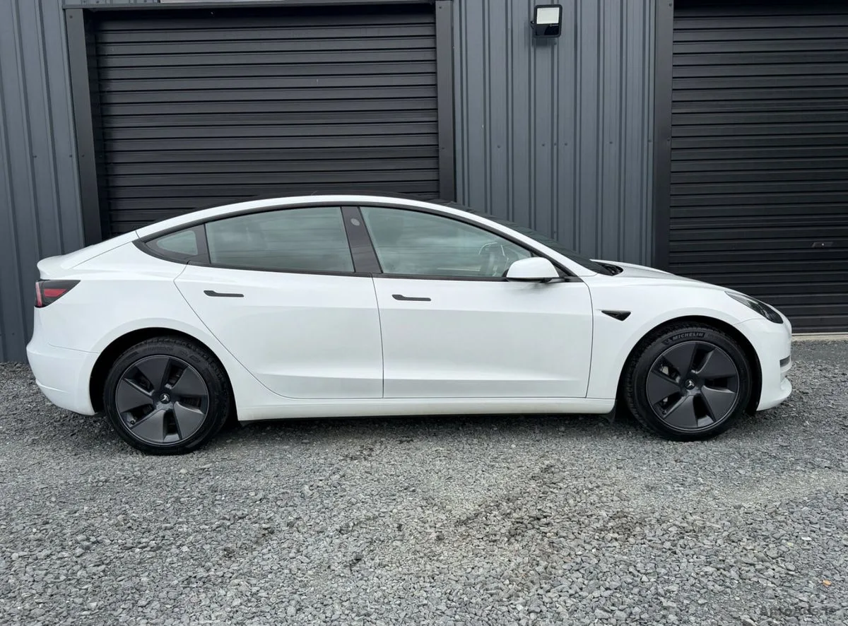 2023 Tesla Model 3 – photo 4