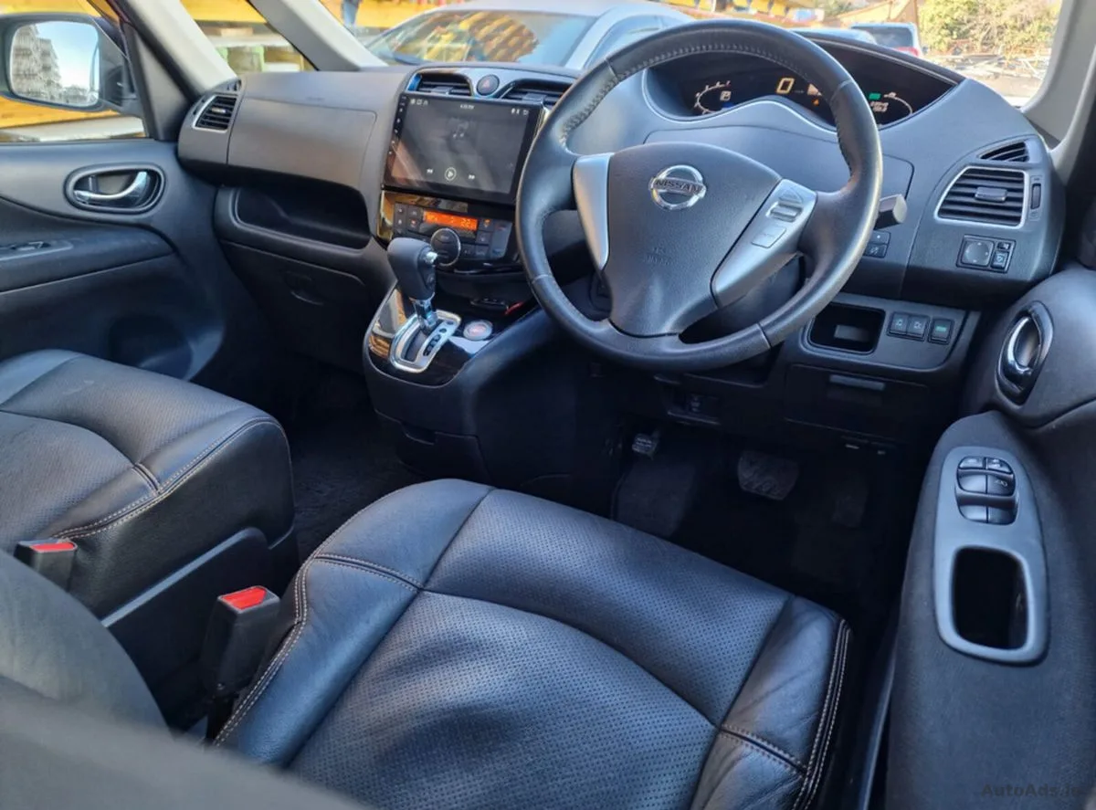 2015 Nissan Serena – photo 3