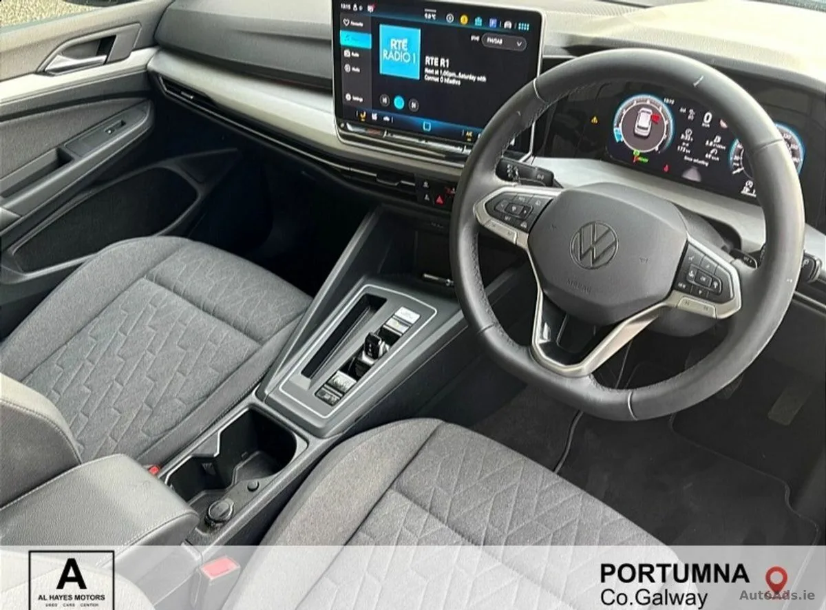 2025 Volkswagen Golf – photo 2