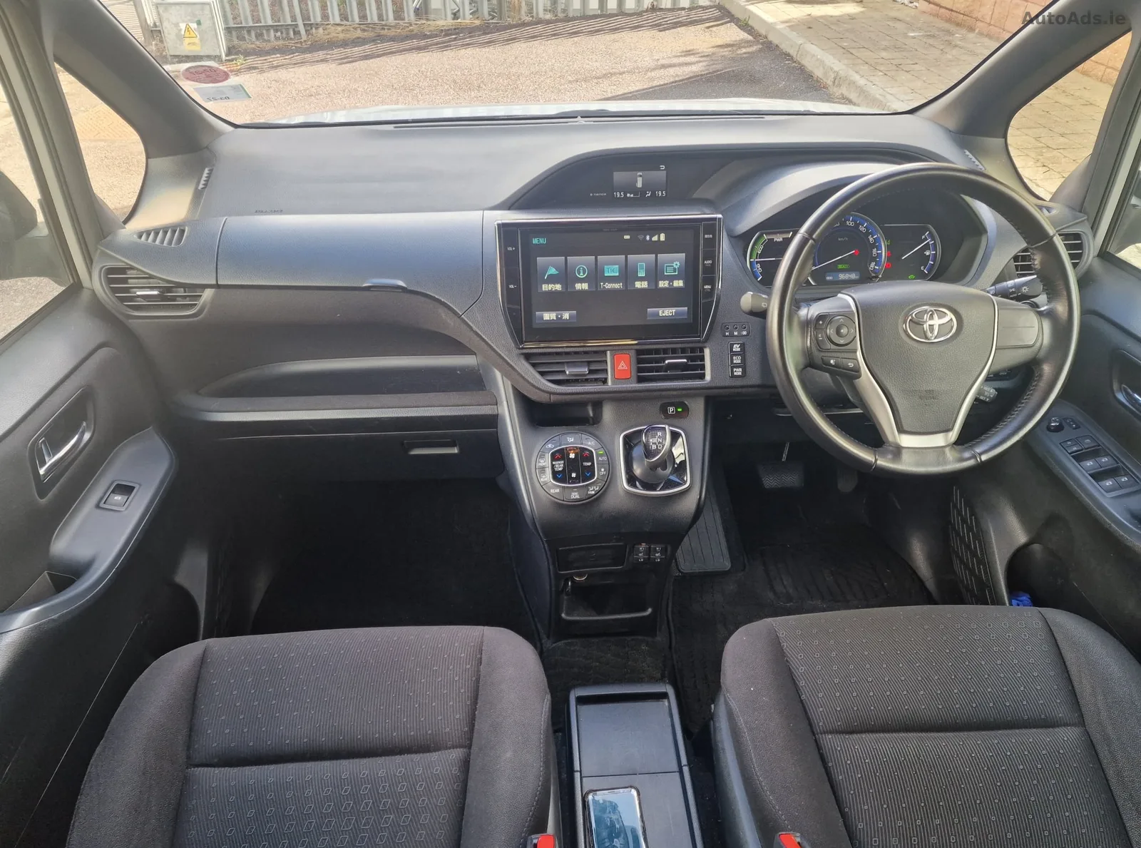 2016 Toyota Voxy – photo 16