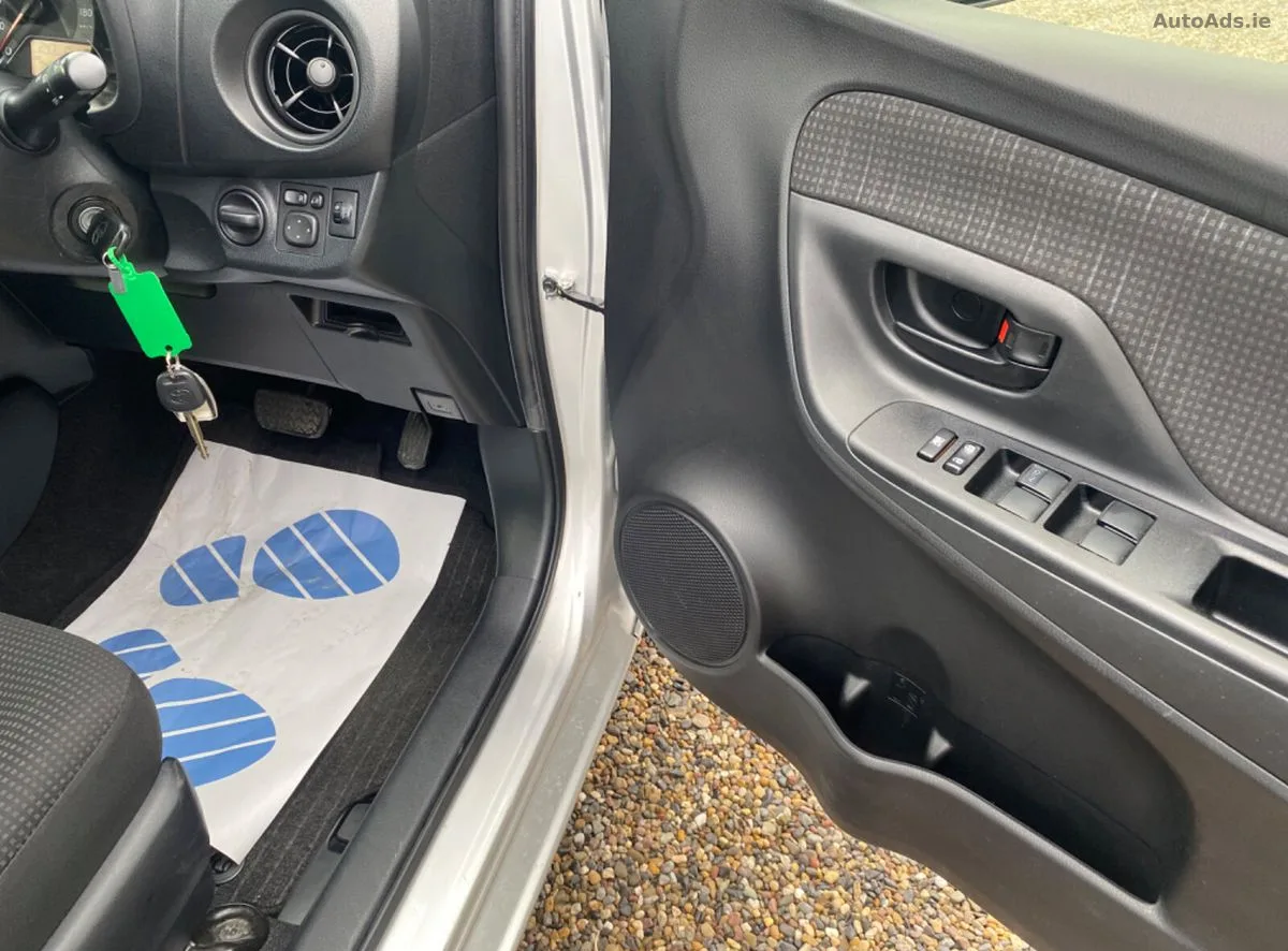2019 Toyota Vitz – photo 6