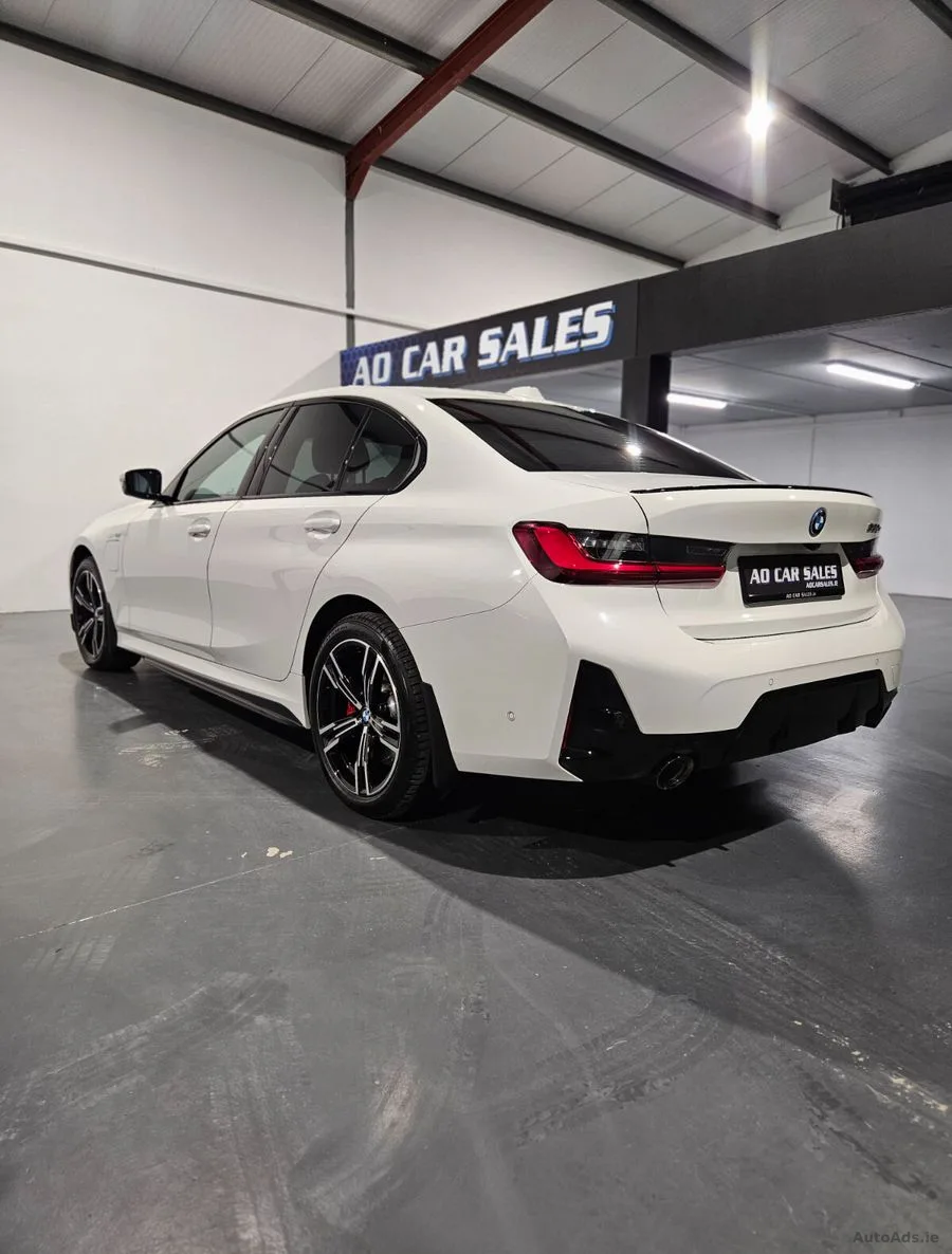 2025 BMW 3-Series – photo 8