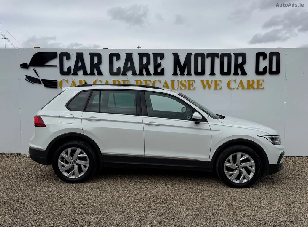 2023 Volkswagen Tiguan – photo 2