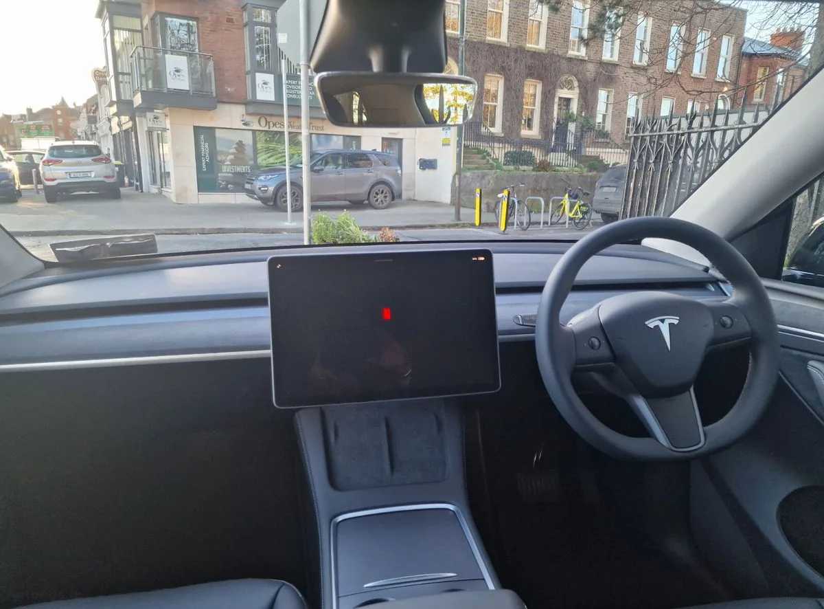 2024 Tesla Model Y – photo 8