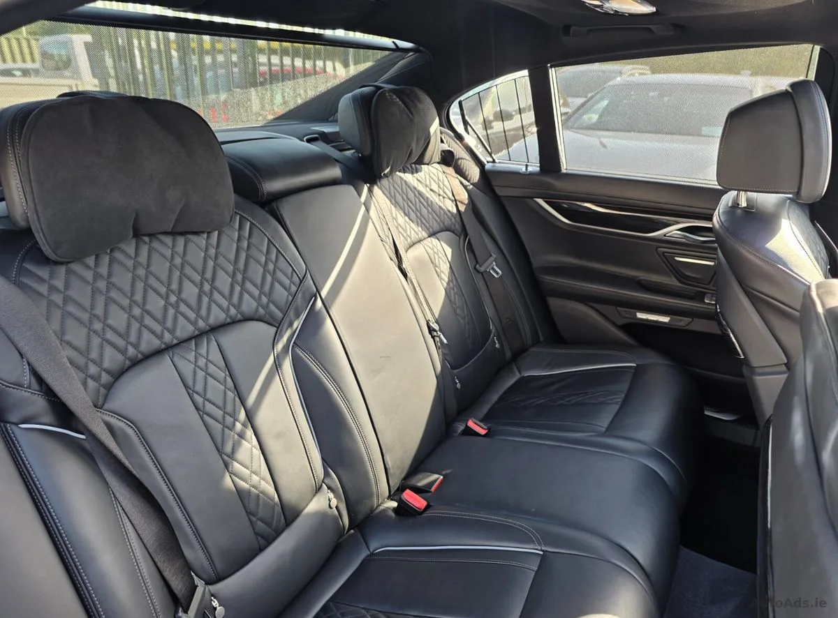 2017 BMW 7-Series – photo 12