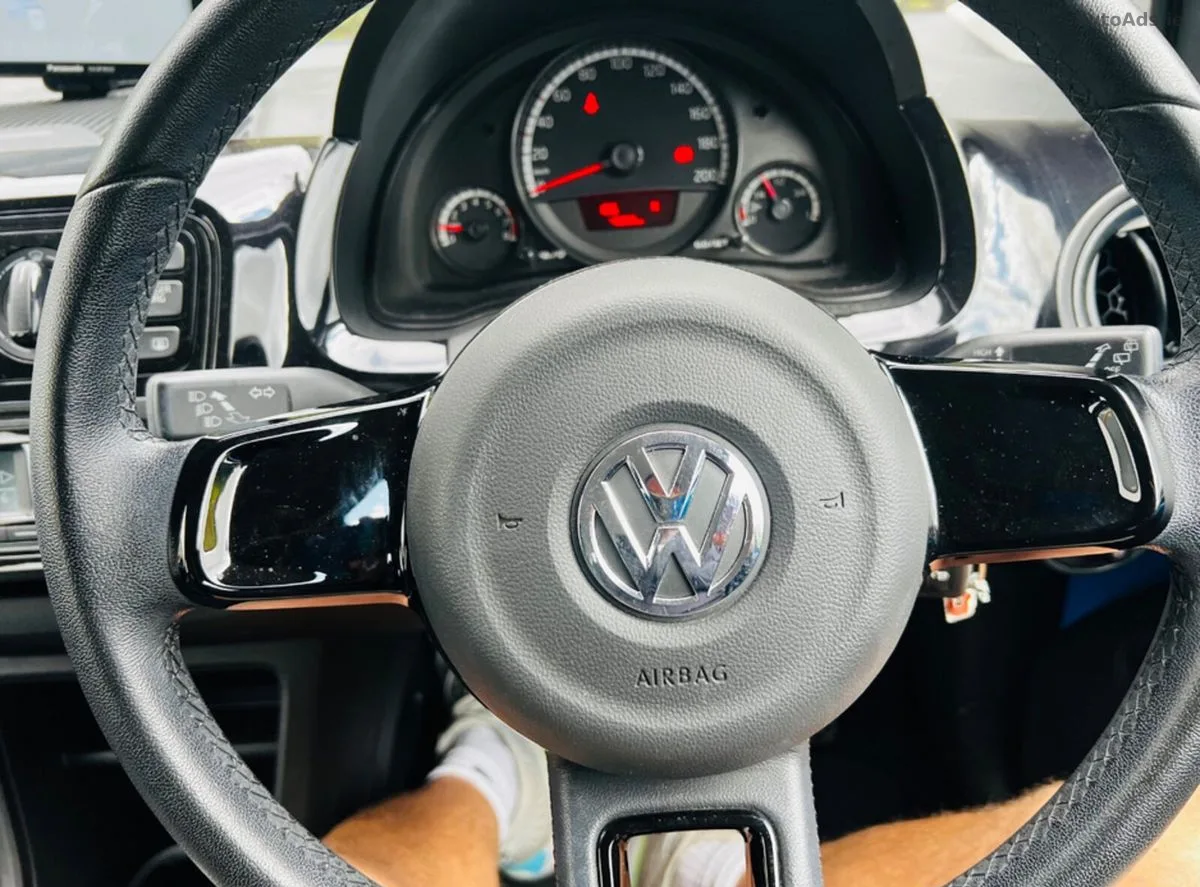 2015 Volkswagen up! – photo 13