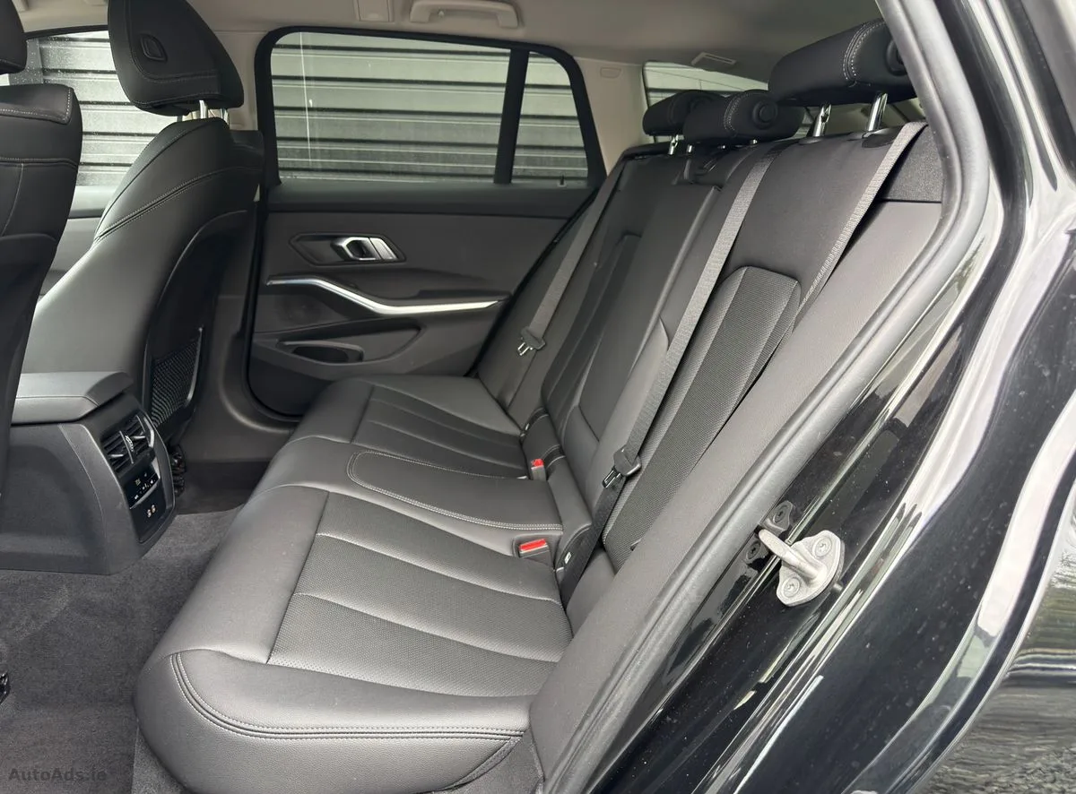2022 BMW 3-Series – photo 17