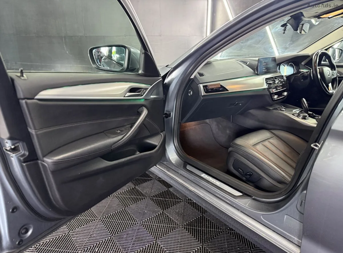 2017 BMW 5-Series – photo 17