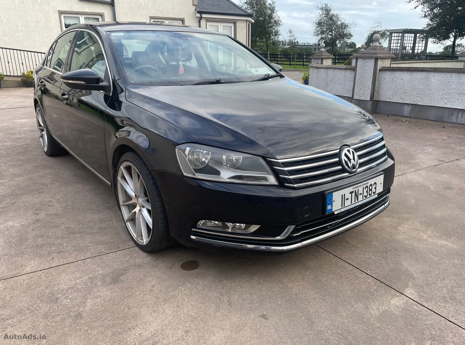 2011 Volkswagen Passat – photo 2