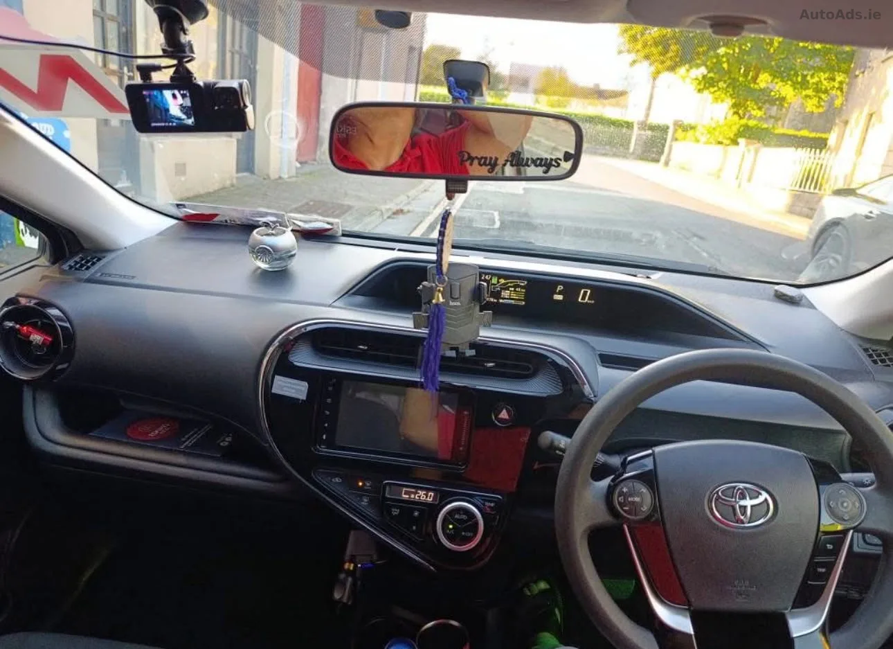 2018 Toyota Aqua – photo 2