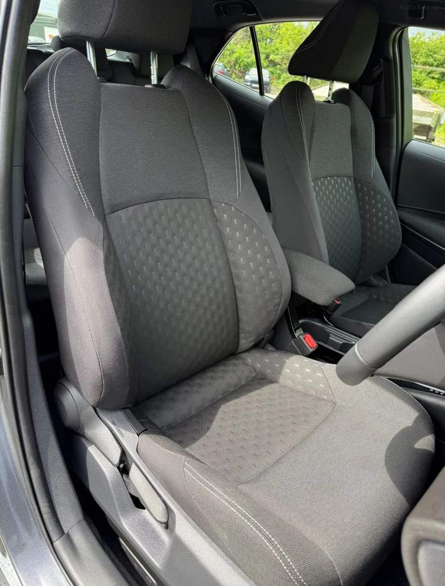 2025 Toyota Corolla – photo 12