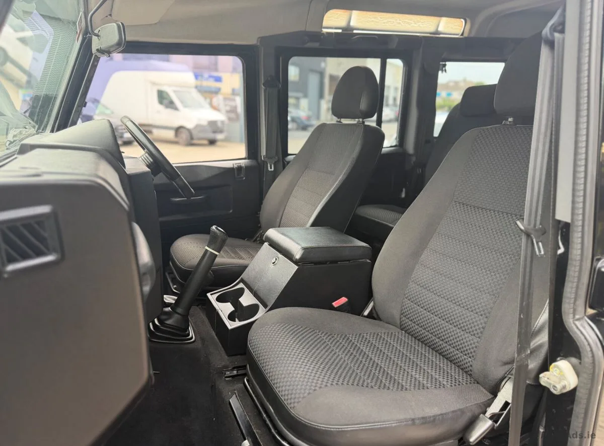 2011 Land Rover Defender – photo 15