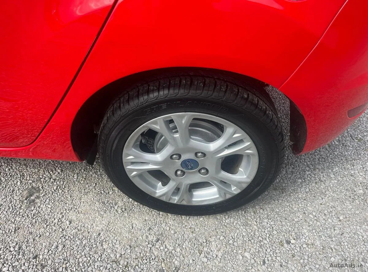 2014 Ford Fiesta – photo 4