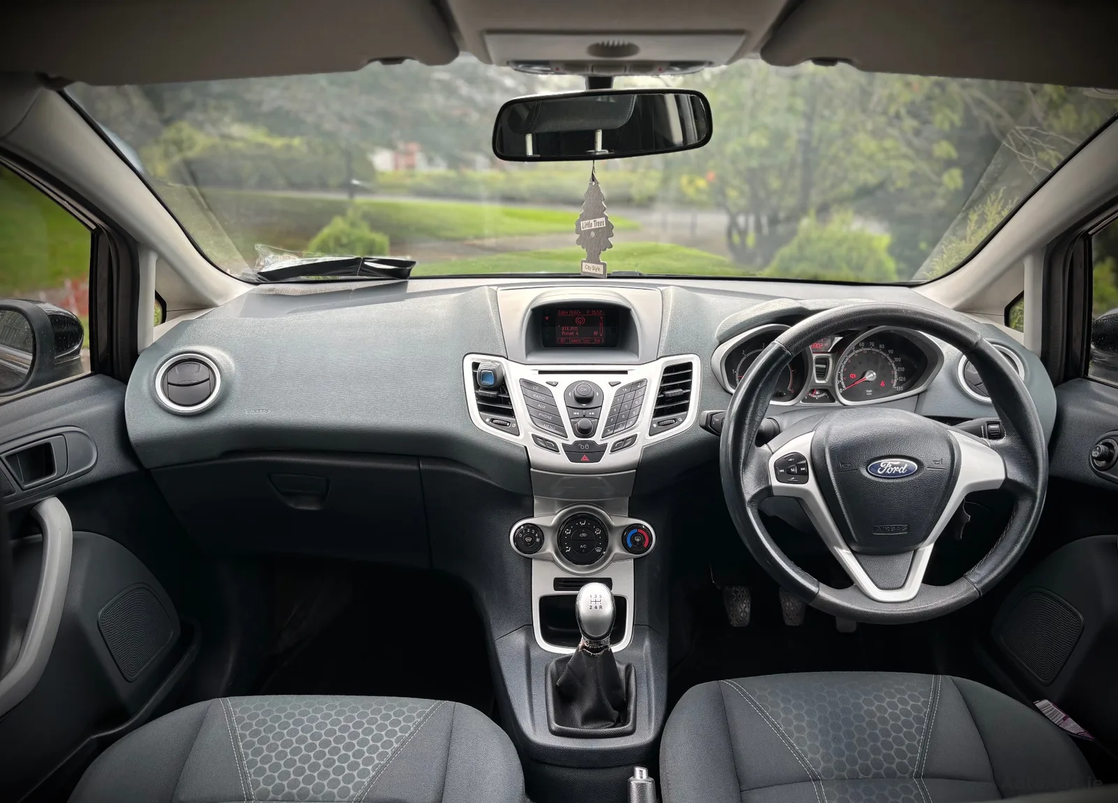 2010 Ford Fiesta – photo 4