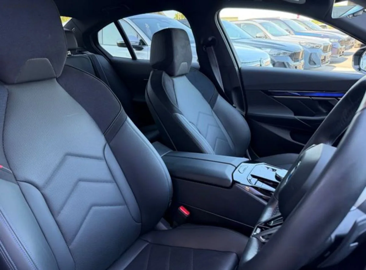 2025 BMW 5-Series – photo 17