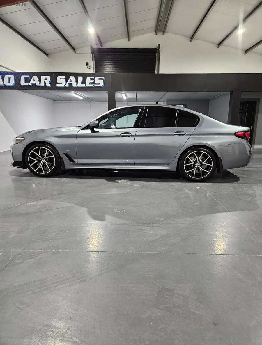 2022 BMW 5-Series – photo 6