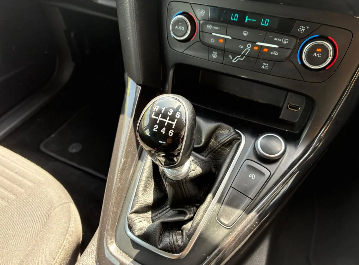 2016 Ford Focus – photo 12