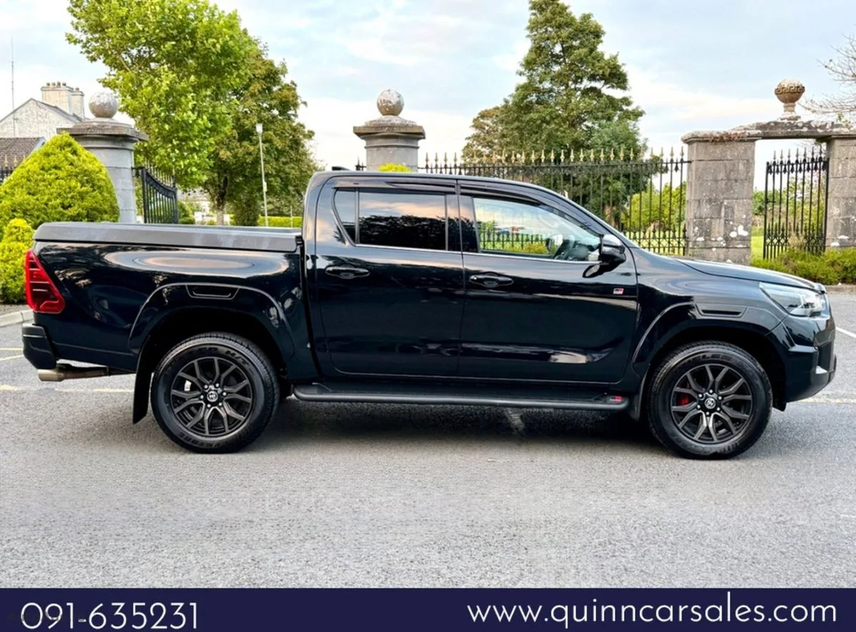 2024 Toyota Hilux – photo 2