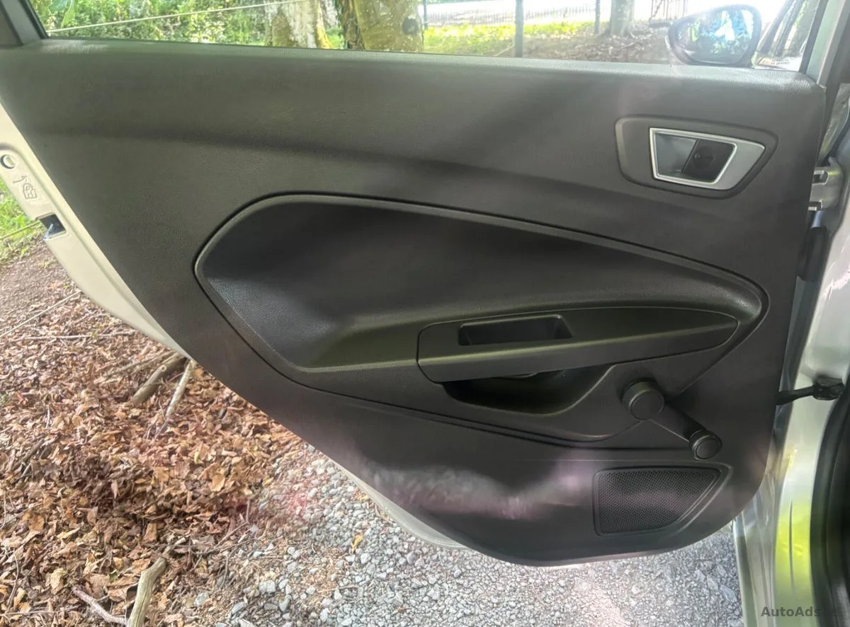 2013 Ford Fiesta – photo 17