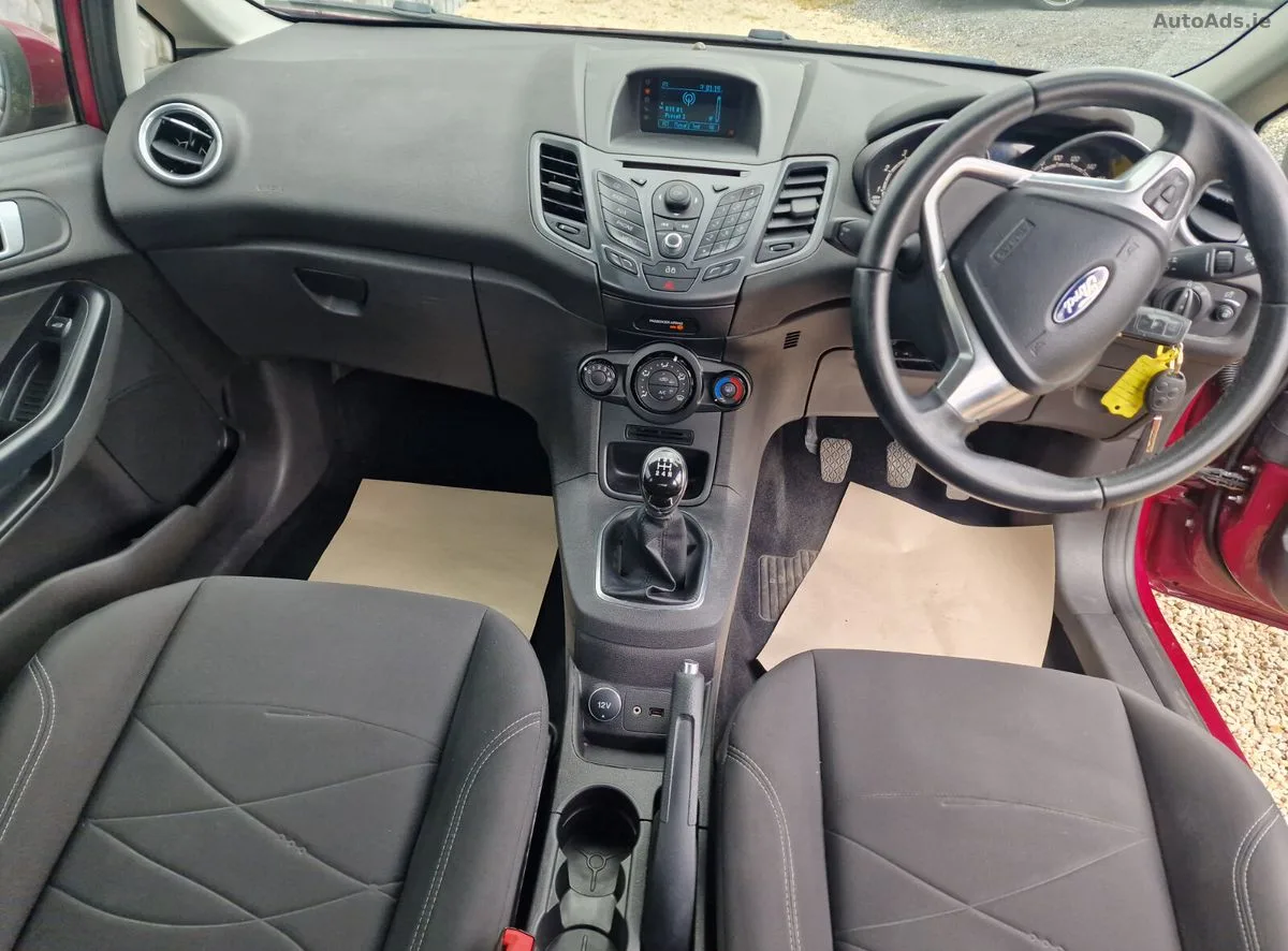 2014 Ford Fiesta – photo 10