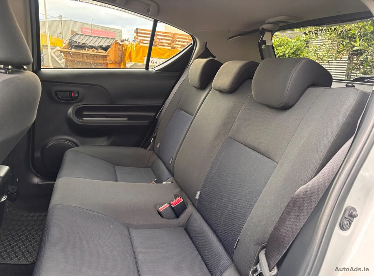 2017 Toyota Aqua – photo 13