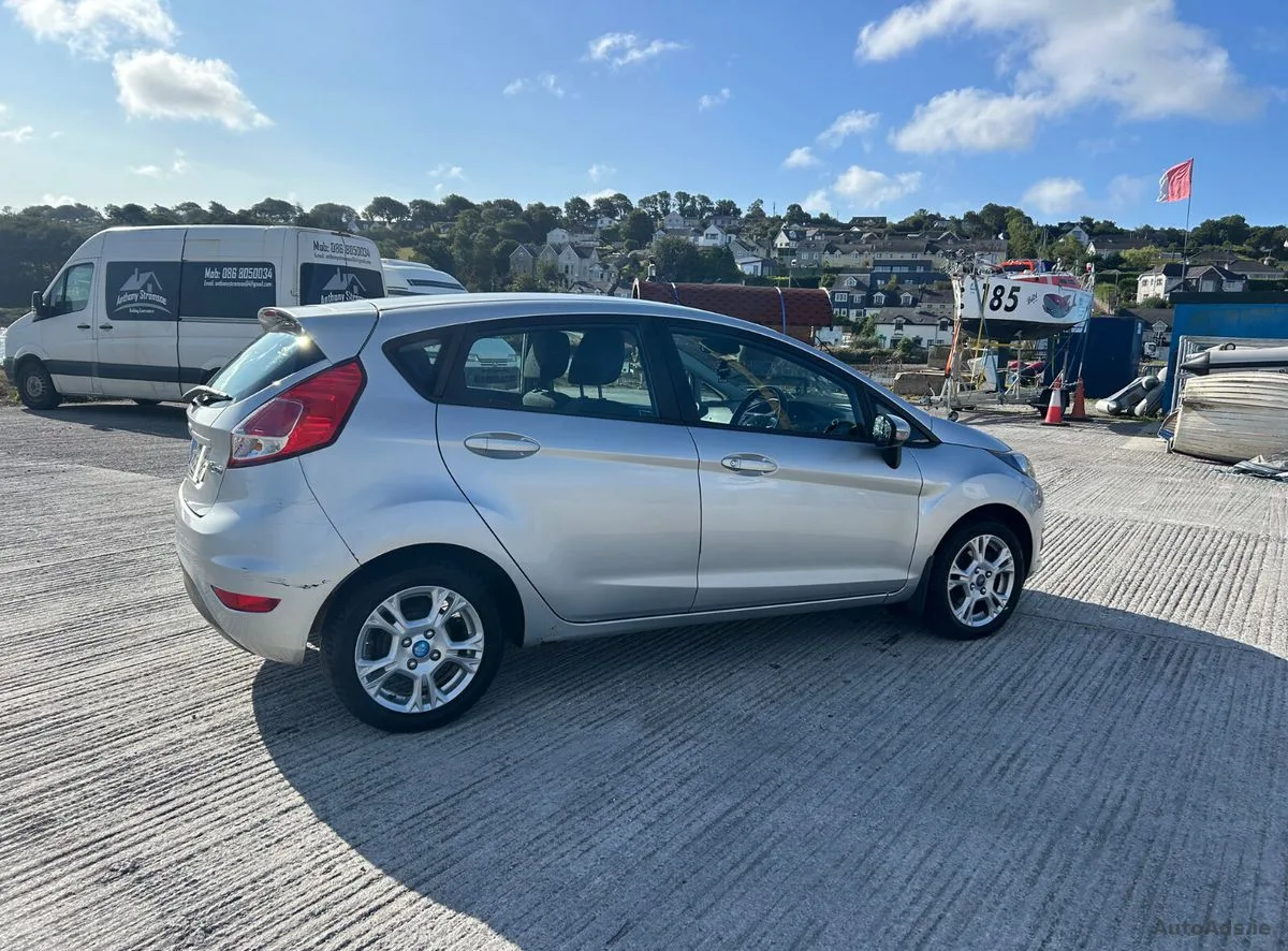 2013 Ford Fiesta – photo 4