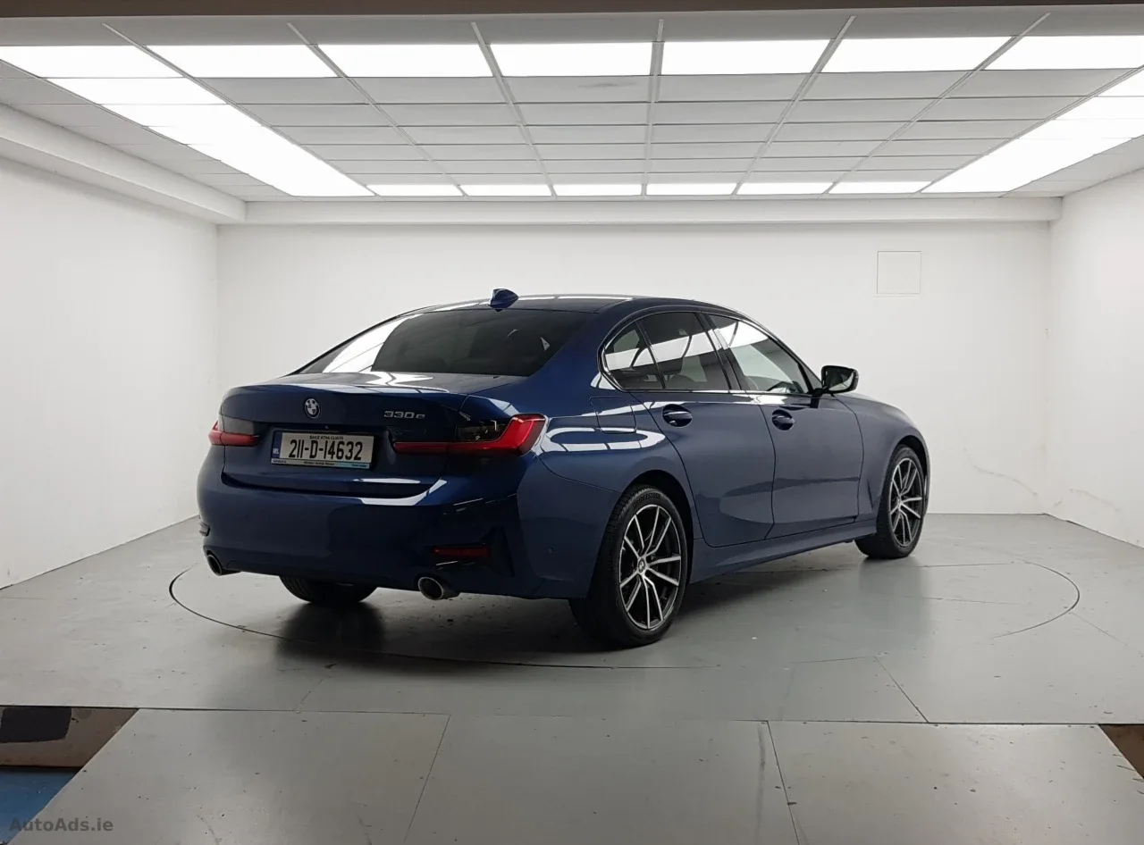 2021 BMW 3 Series – photo 2