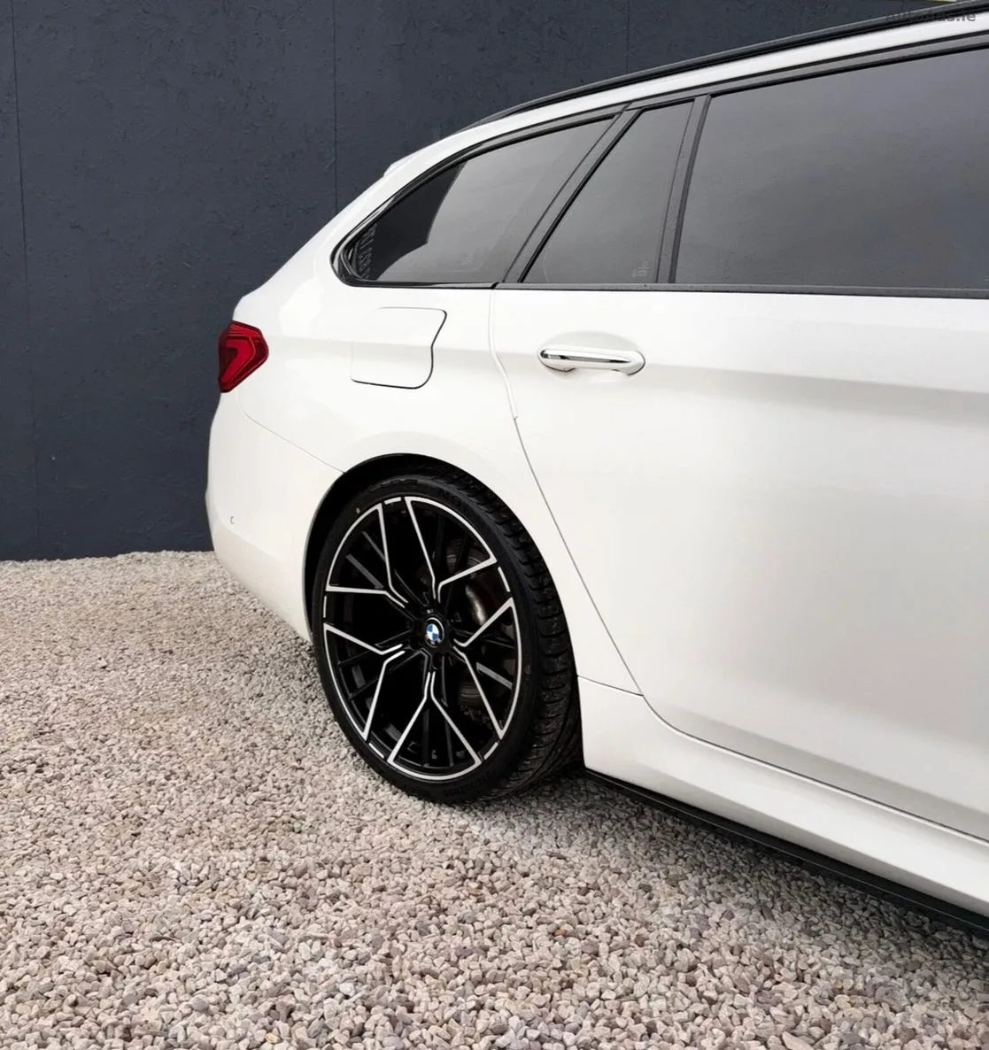 2017 BMW 5-Series – photo 2
