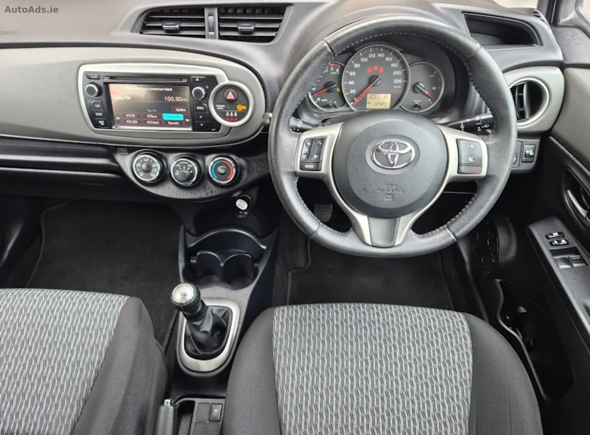 2014 Toyota Yaris – photo 2