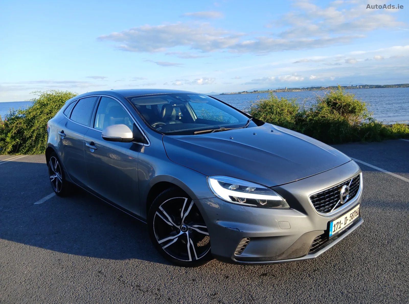 2017 Volvo V40