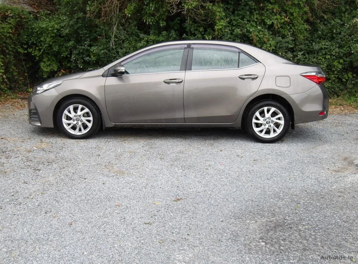 2017 Toyota Corolla – photo 1