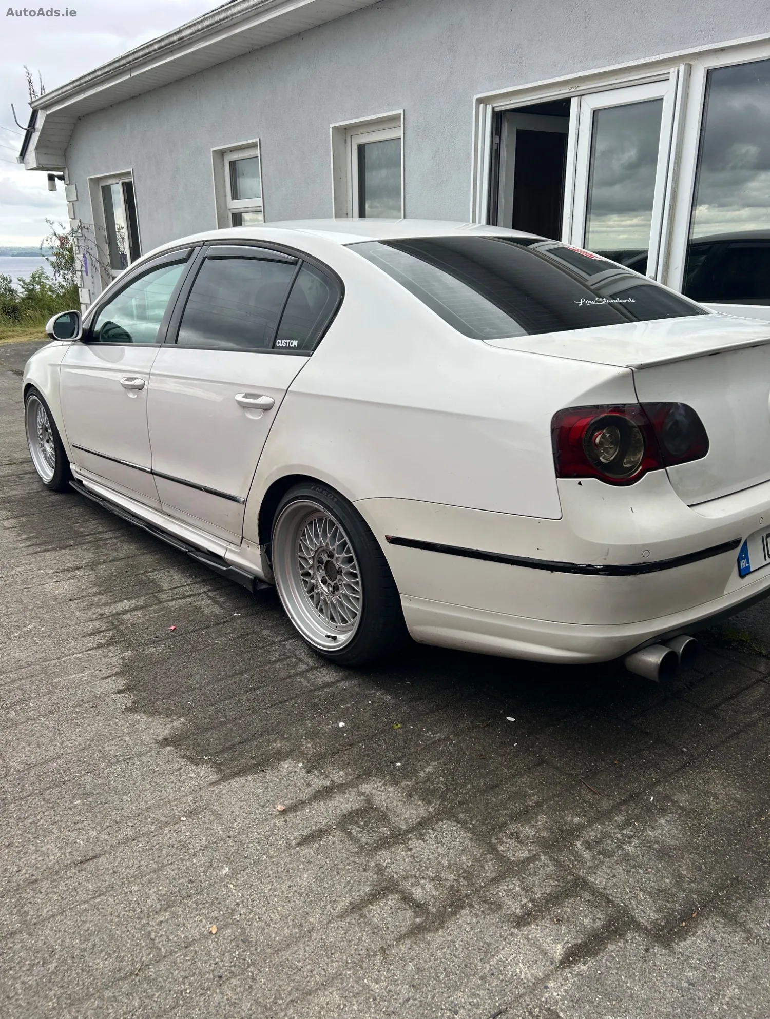2010 Volkswagen Passat – photo 1