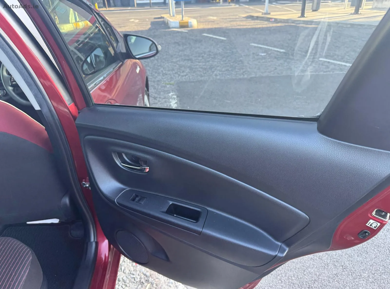 2017 Toyota Vitz – photo 10
