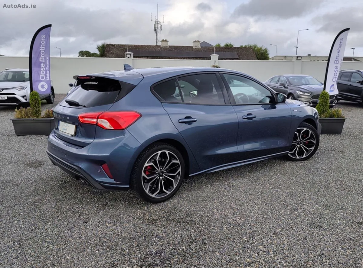 2020 Ford Focus – photo 2