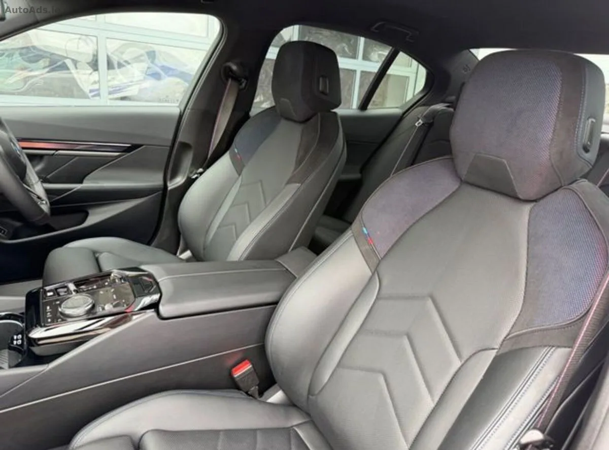 2025 BMW 5-Series – photo 13