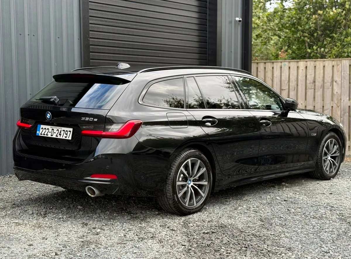 2022 BMW 3-Series – photo 3