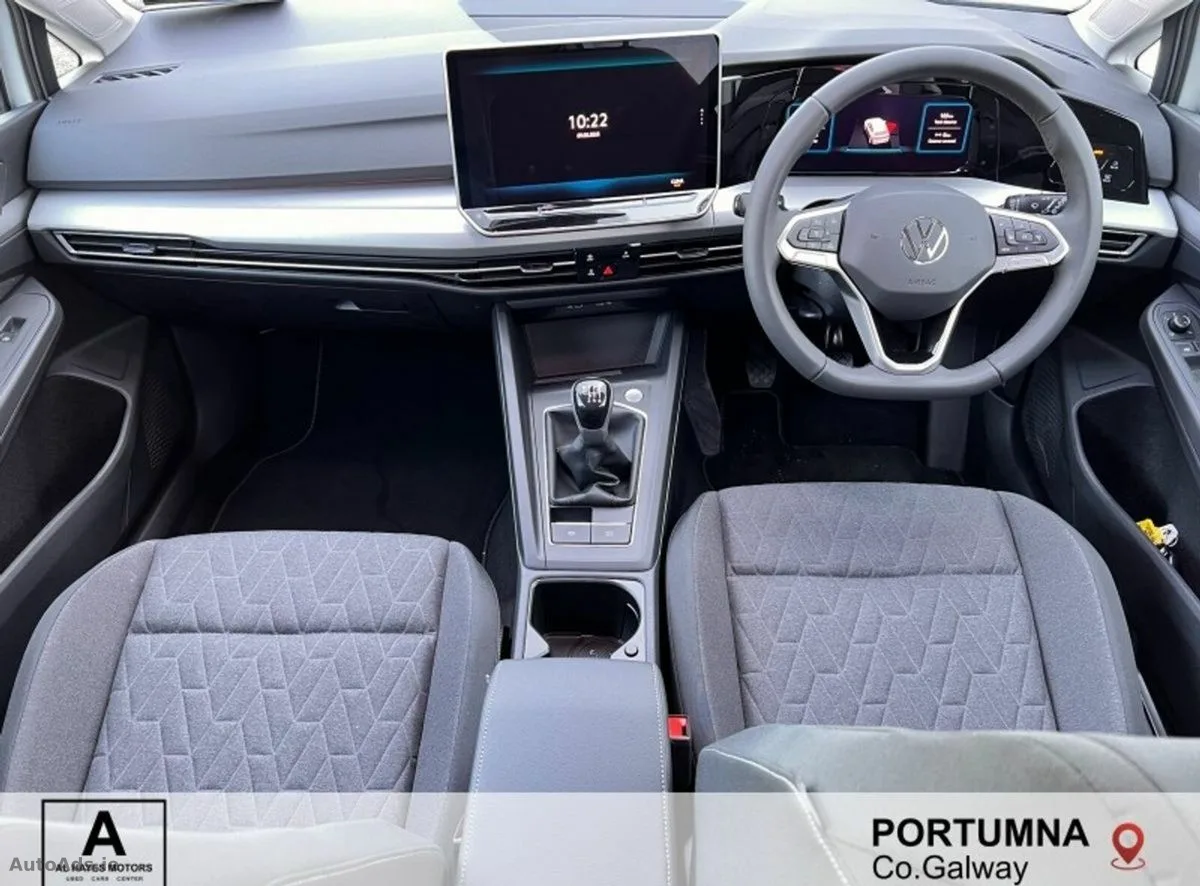 2025 Volkswagen Golf – photo 2
