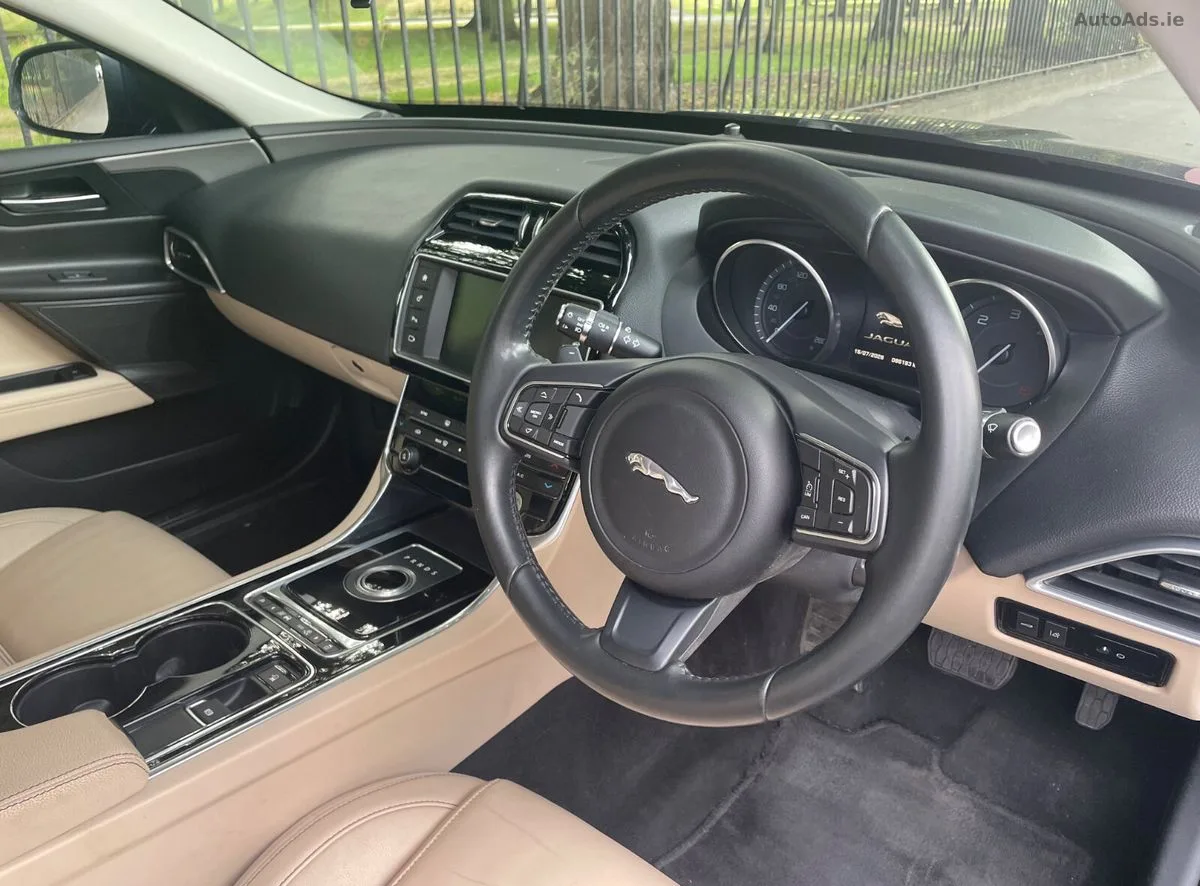 2015 Jaguar XE – photo 8
