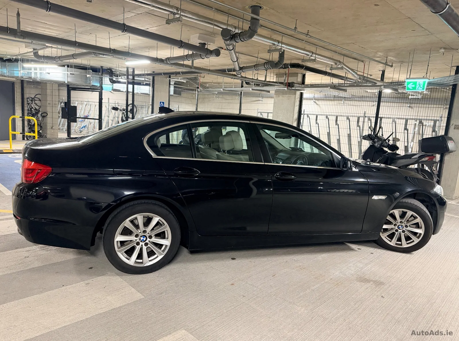 2011 BMW 5 Series – photo 3
