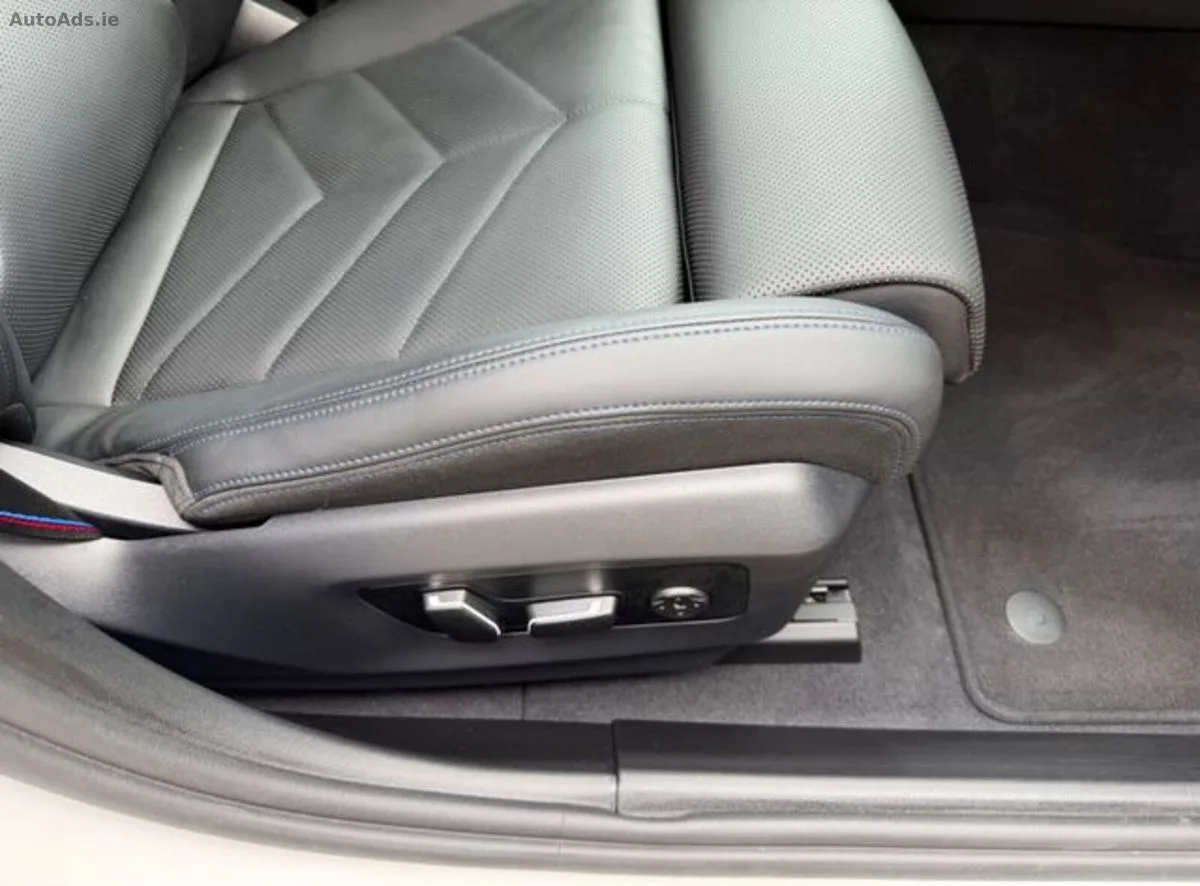 2025 BMW 5-Series – photo 17