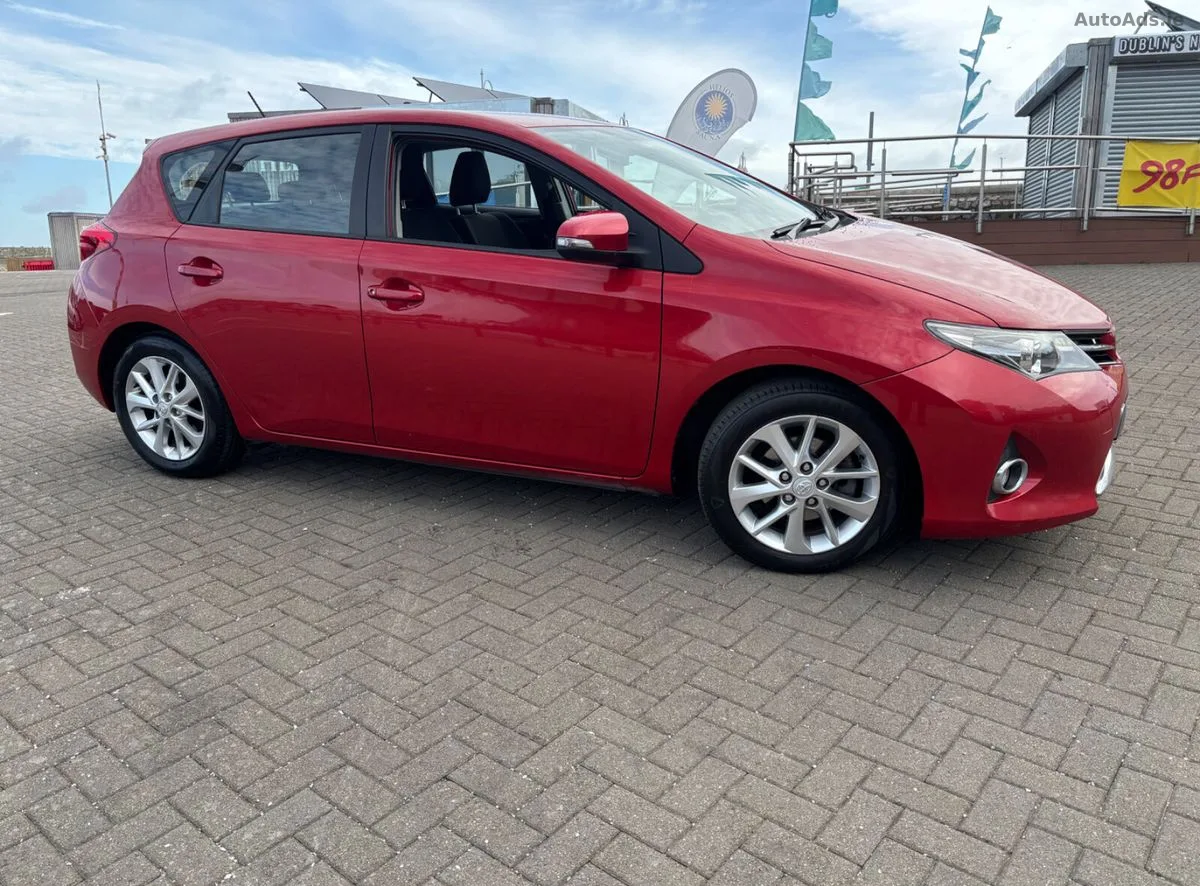 2014 Toyota Auris – photo 2